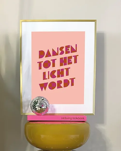 Dequ studio poster "DANSEN TOT HET LICHT WORDT"