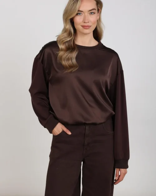 Nukus Made pullover shiny chocolate